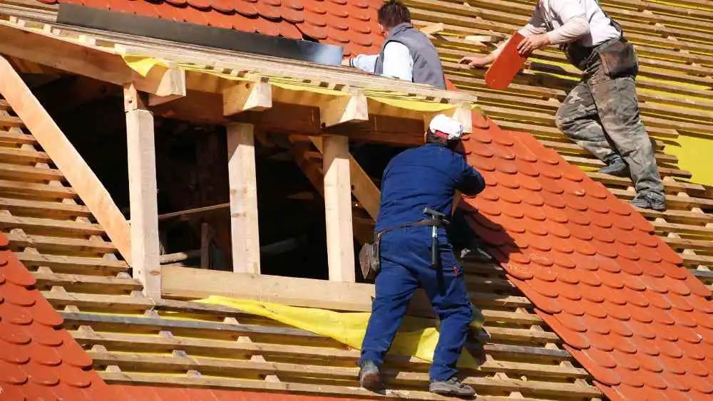 Benefits of Hiring Professional Roofers