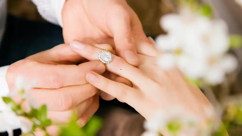 tips for buying an engagement ring